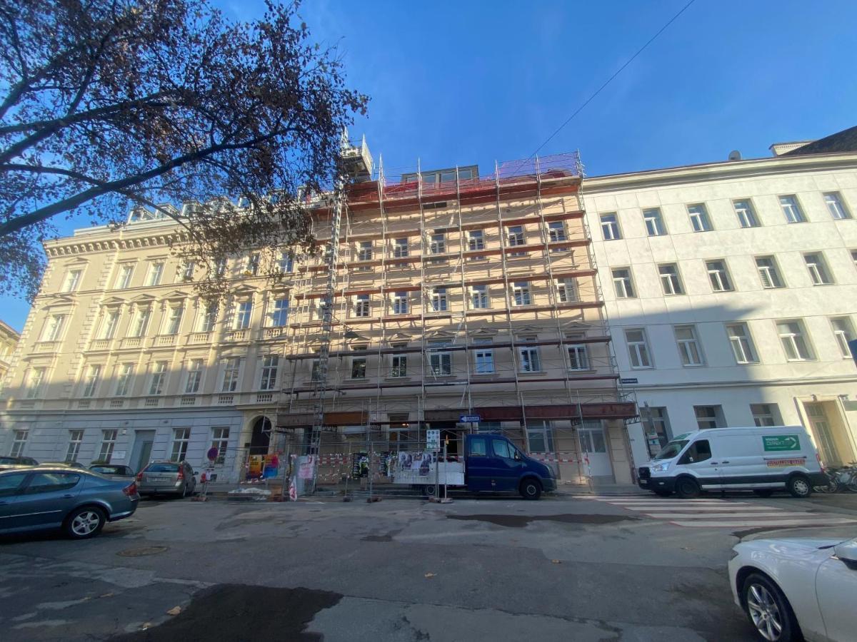 Center Designer Modern Viena